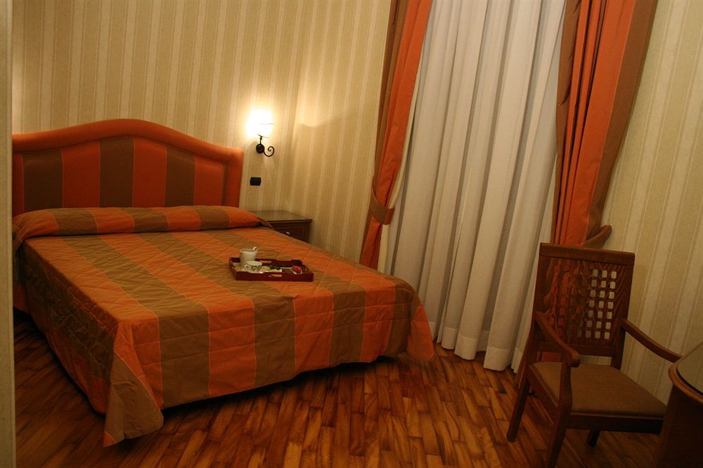 Beccaria A Piazza Del Popolo Bed & Breakfast 2*